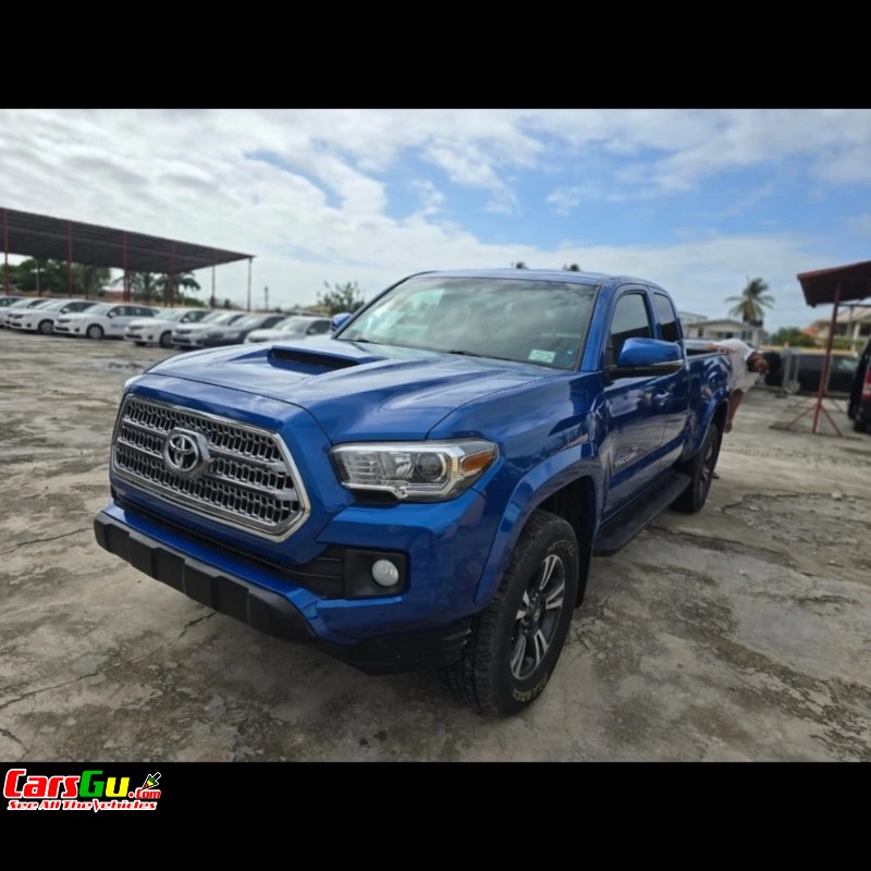 2016 Toyota Tacoma image0