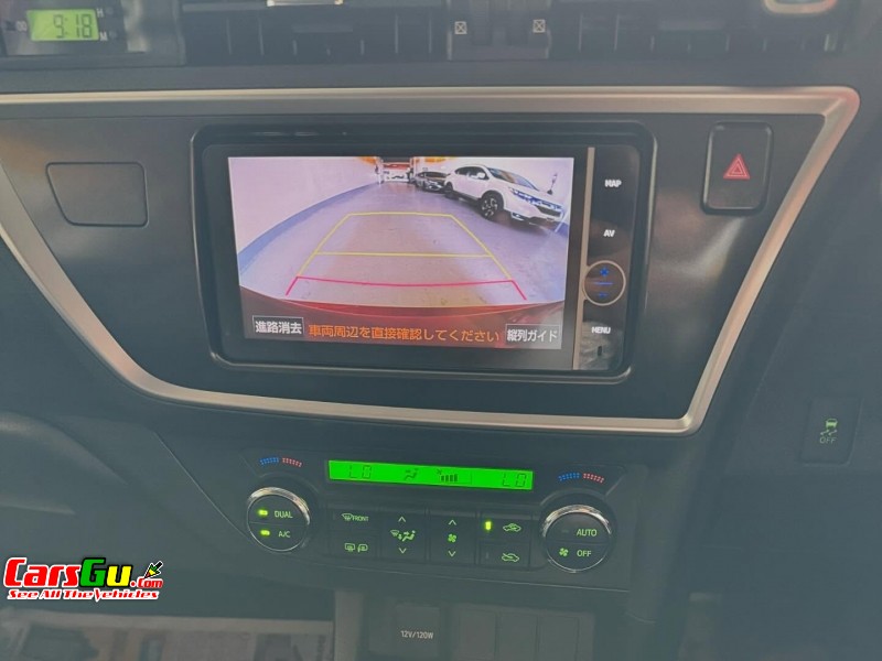 2013 Toyota Auris image2