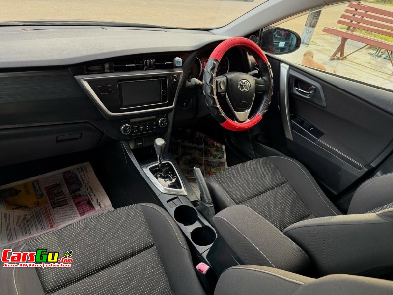 2013 Toyota Auris image4