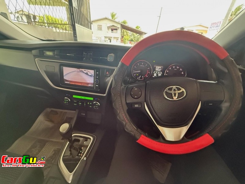 2013 Toyota Auris image5