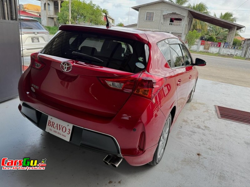 2013 Toyota Auris image6