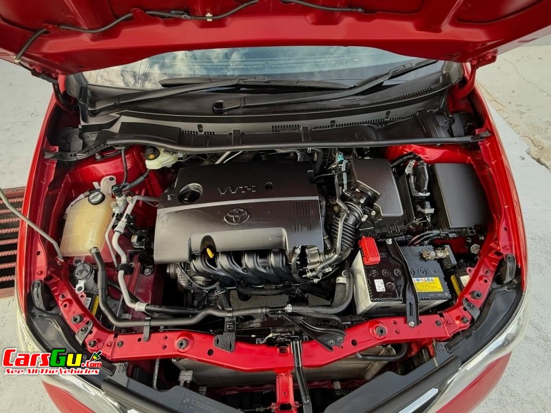 2013 Toyota Auris image8