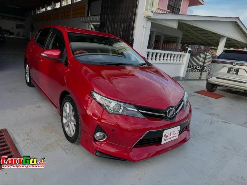 2013 Toyota Auris image9
