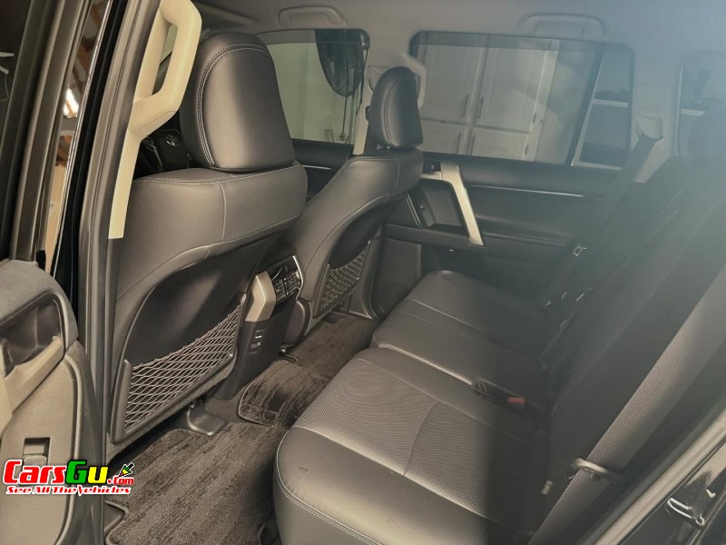 2020 Toyota Land Cruiser Prado image4