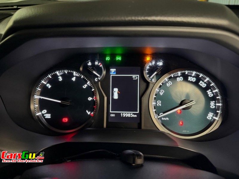 2020 Toyota Land Cruiser Prado image5