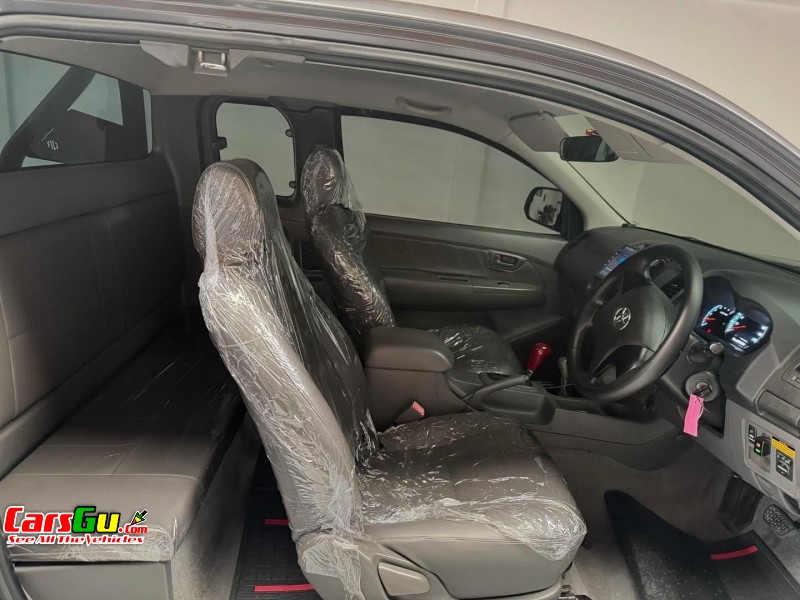 2015 Toyota Hilux image1