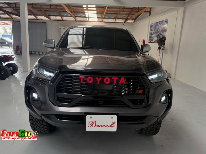 2015 Toyota Hilux image2