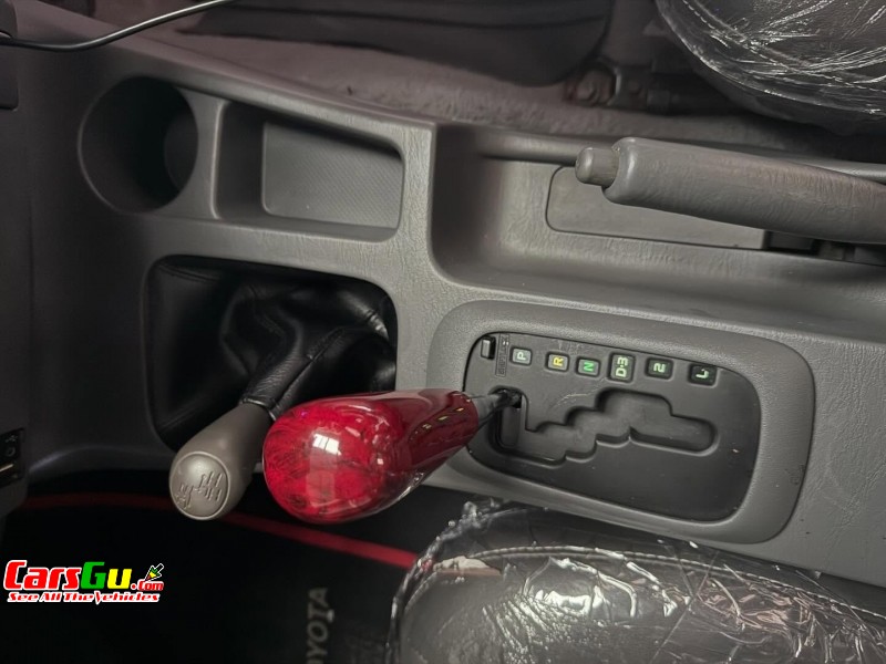 2015 Toyota Hilux image9