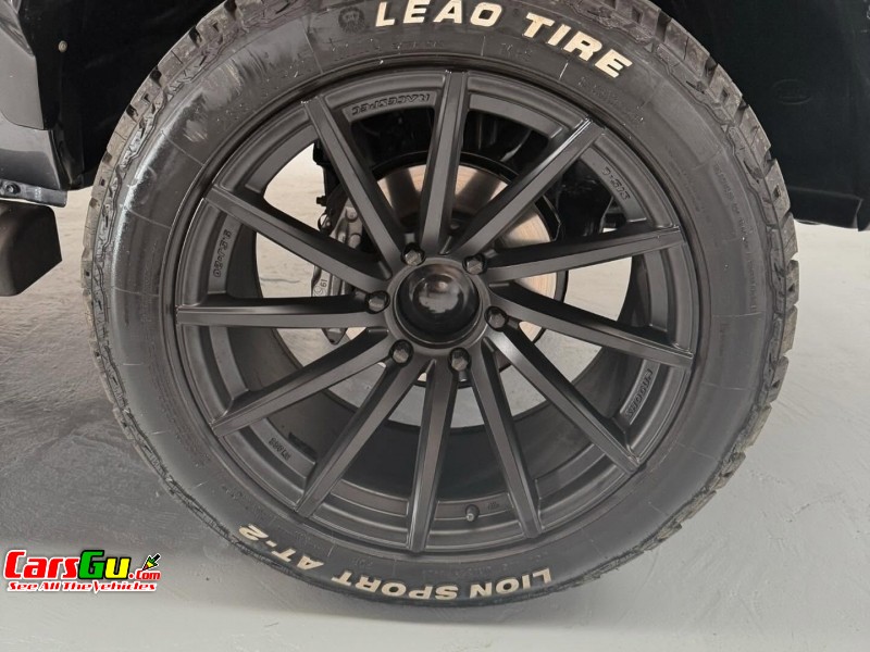 2015 Toyota Hilux image11