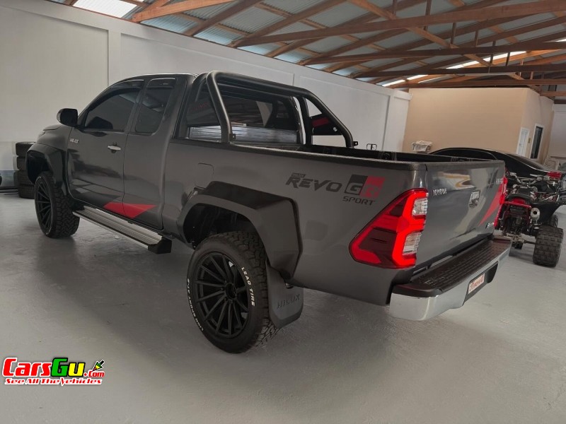 2015 Toyota Hilux image12