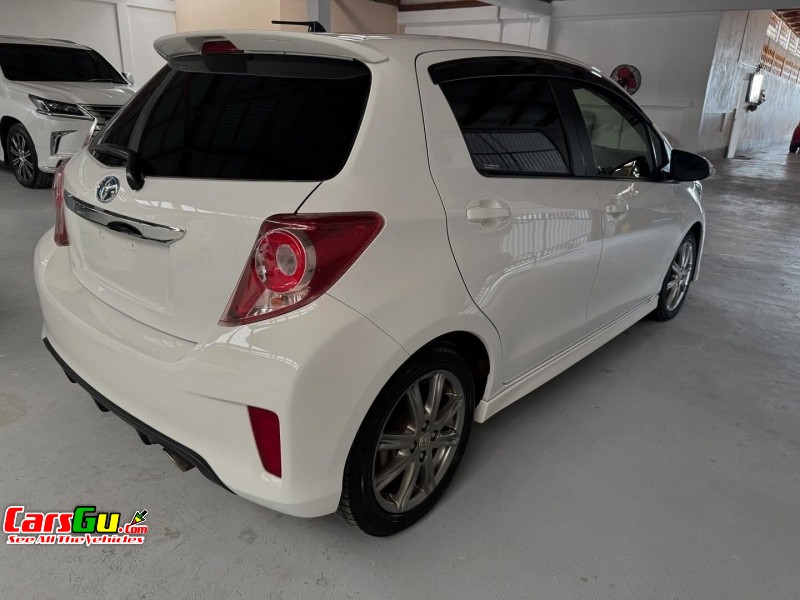 2013 Toyota Vitz image2