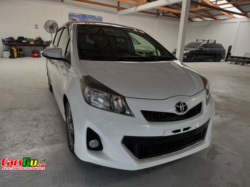 2013 Toyota Vitz image3
