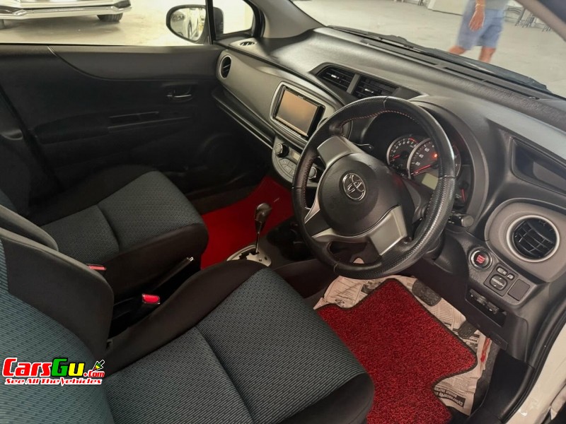 2013 Toyota Vitz image4