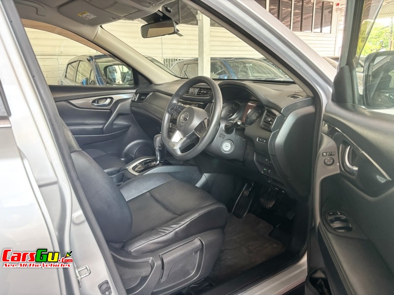 2019 Nissan X-Trail image1