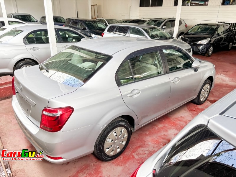 2017 Toyota Axio image5