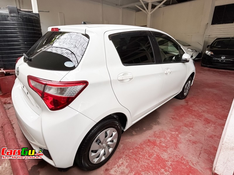 2013 Toyota Vitz image2