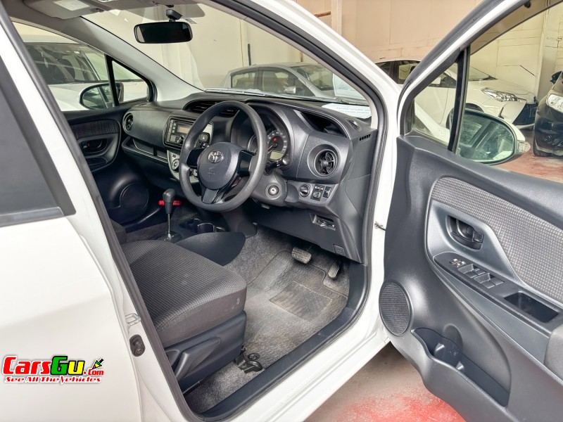 2013 Toyota Vitz image5