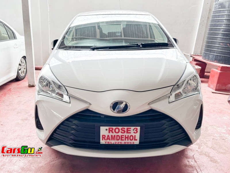 2013 Toyota Vitz image6