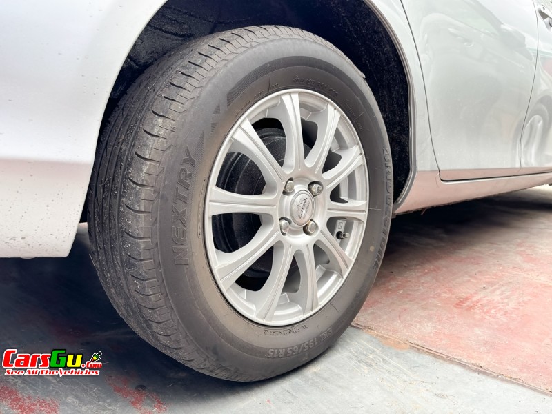 2010 Toyota Axio image2