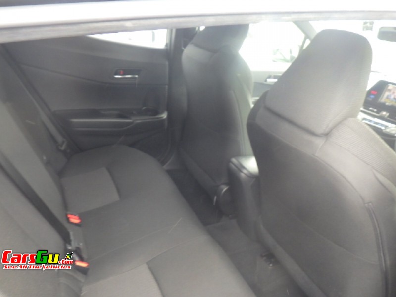 2017 Honda CHR image3