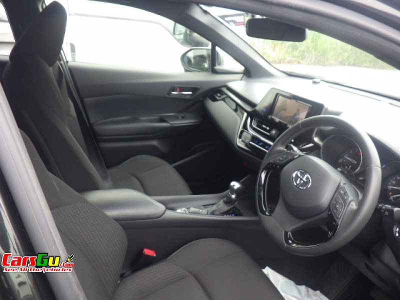 2017 Honda CHR image5