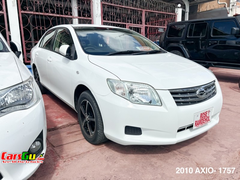 2017 Toyota Axio image1