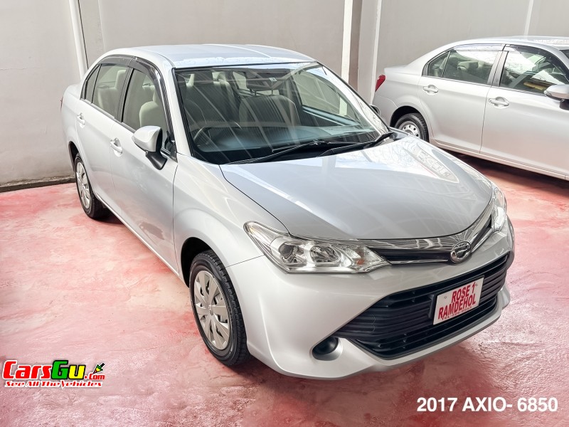 2017 Toyota Axio image2