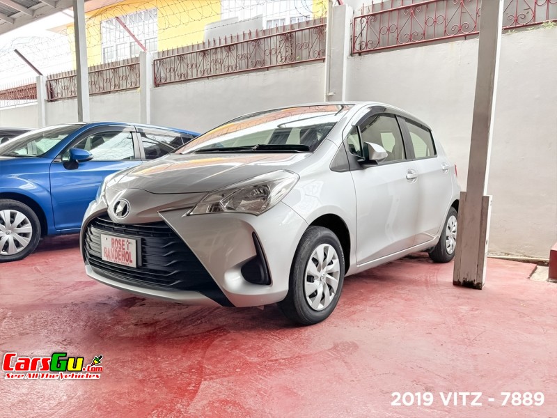 2019 Toyota Vitz image4