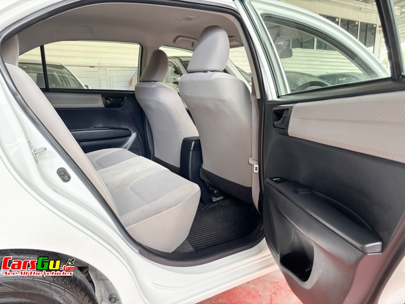 2015 Toyota Axio image2