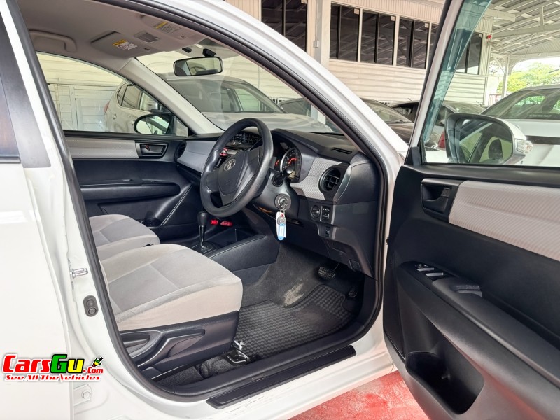 2015 Toyota Axio image4