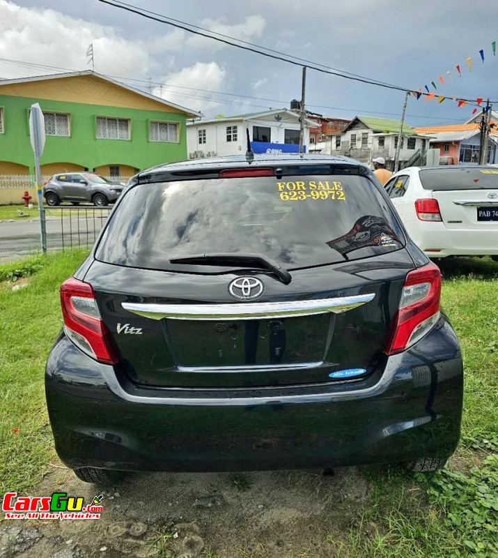2015 Toyota Vitz image4