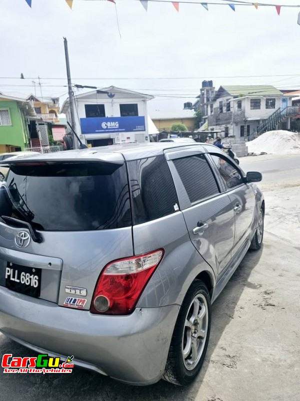 2015 Toyota Its image2