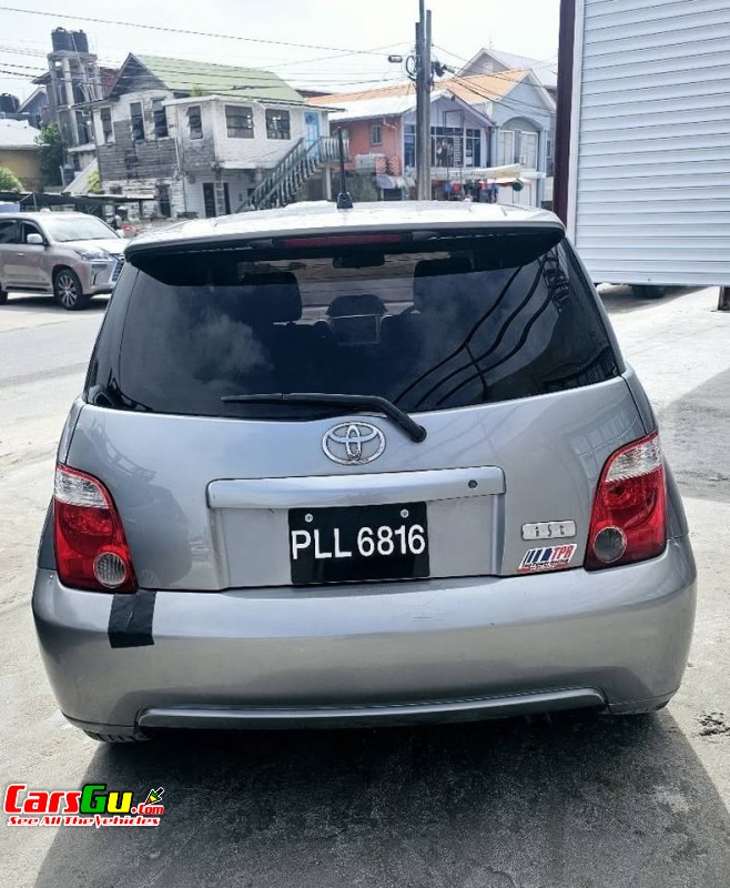 2015 Toyota Its image3