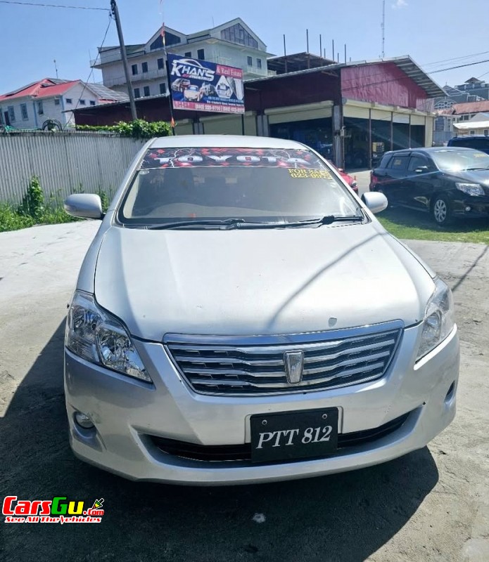 2015 Toyota Premio image1