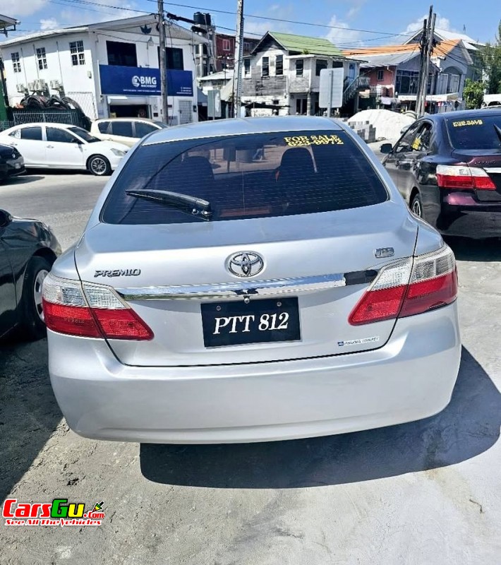 2015 Toyota Premio image2