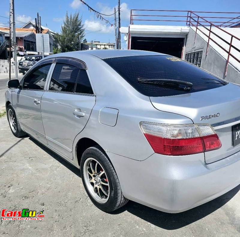 2015 Toyota Premio image3