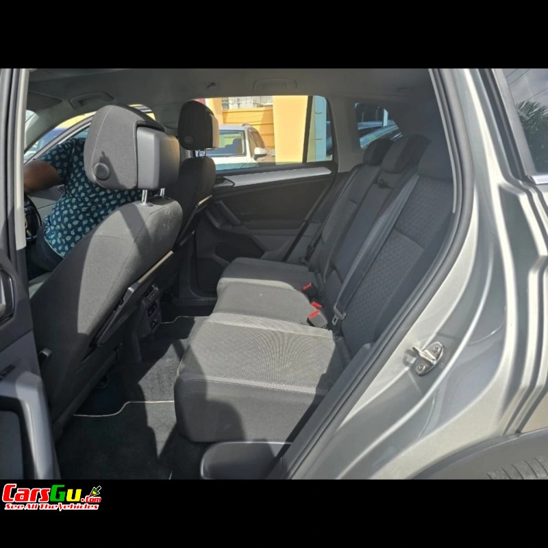 2017 Volkswagen TIGUAN image3