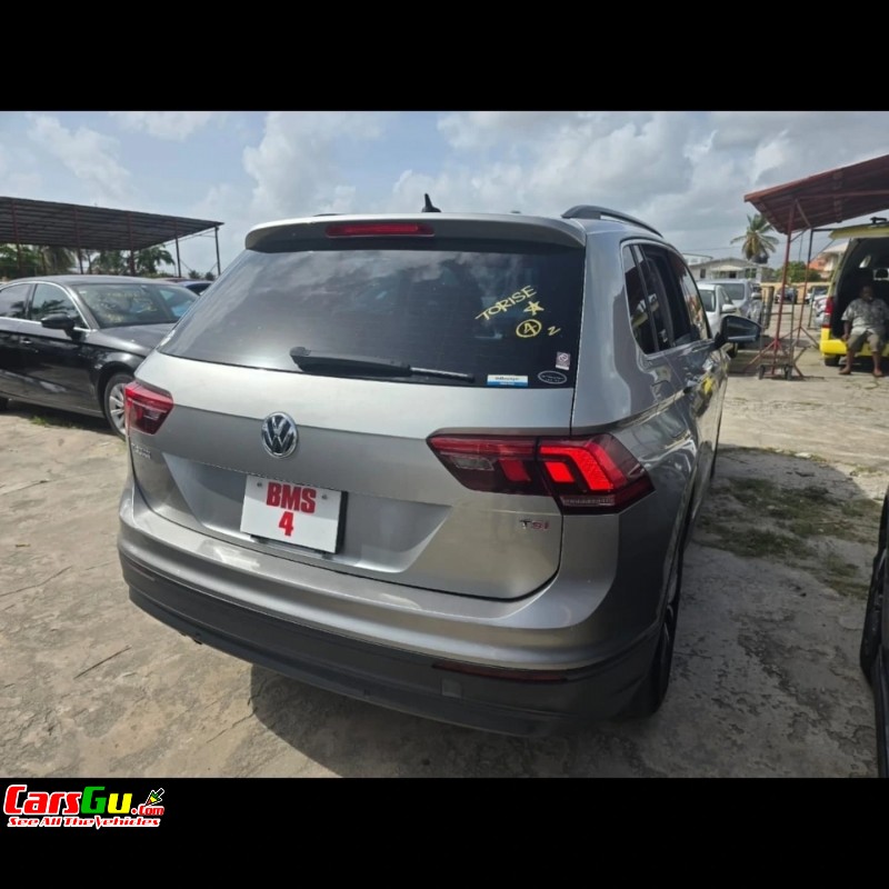 2017 Volkswagen TIGUAN image4