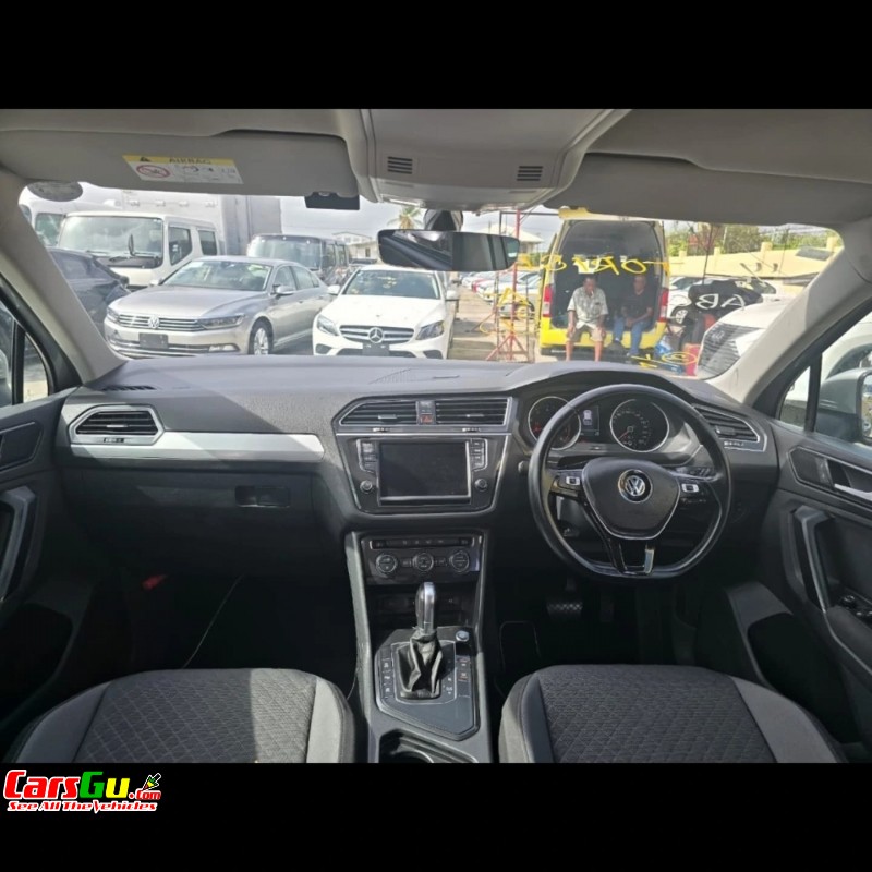 2017 Volkswagen TIGUAN image5