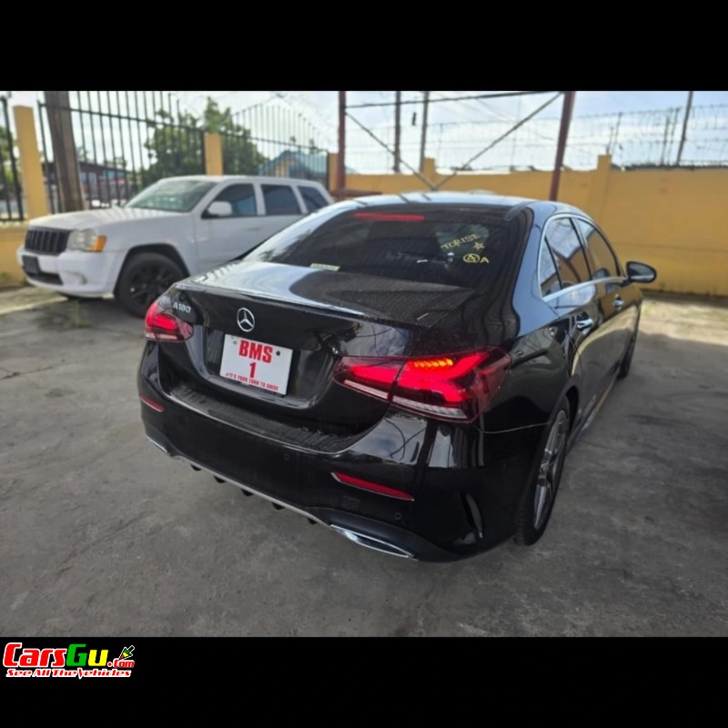 2019 Mercedes Benz A-180 image1