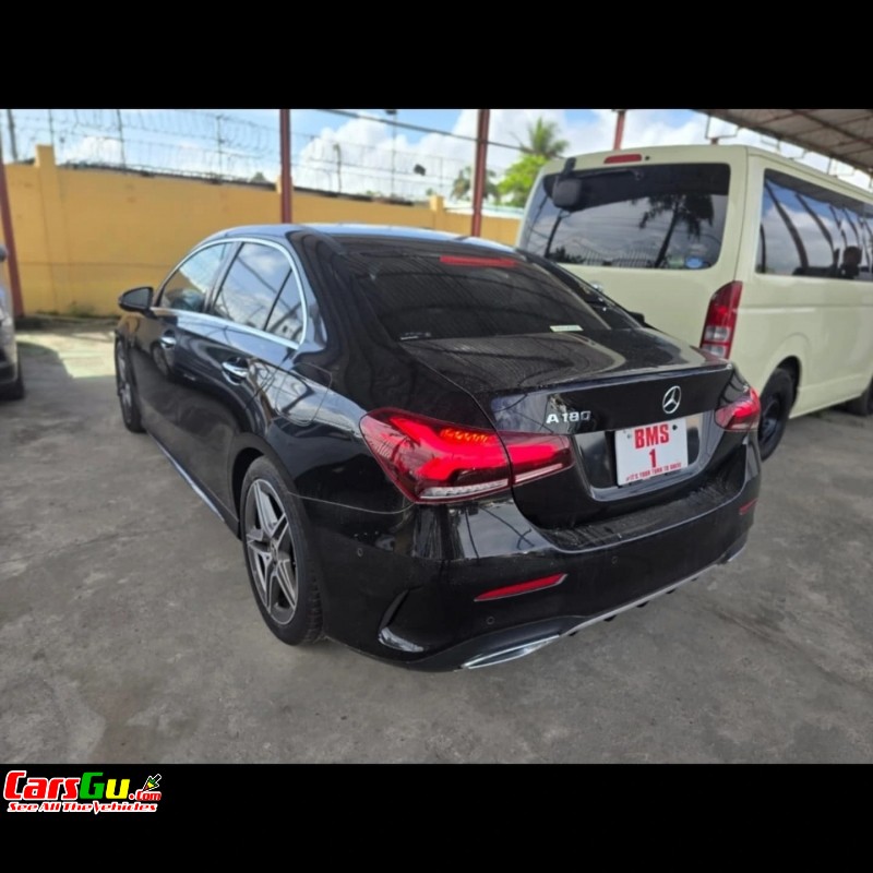 2019 Mercedes Benz A-180 image5