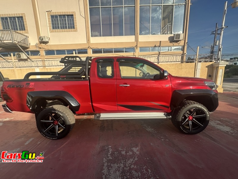 2013 Toyota Hilux image2