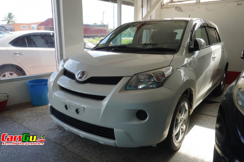 2011 Toyota Its image1