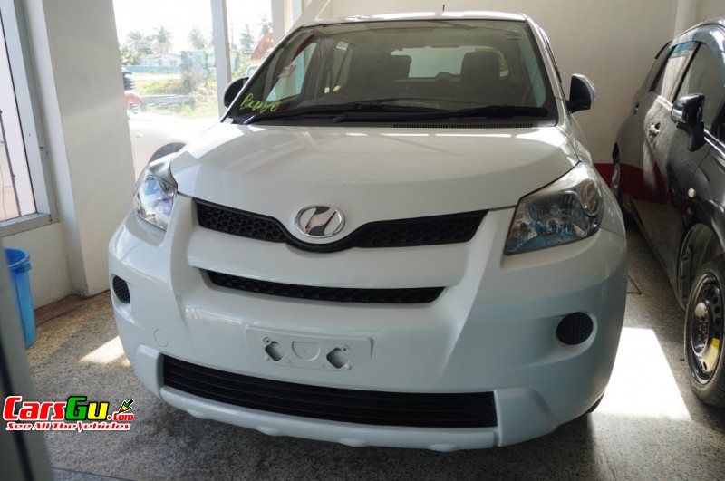 2011 Toyota Its image2
