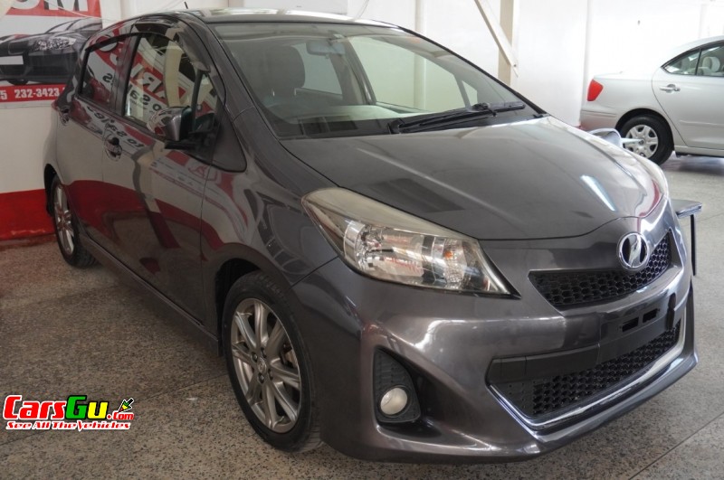 2012 Toyota Vitz image1