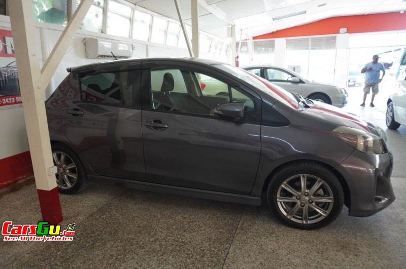 2012 Toyota Vitz image3