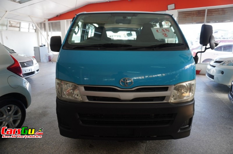 2012 Toyota Hiace image1