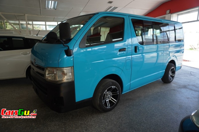 2012 Toyota Hiace image2