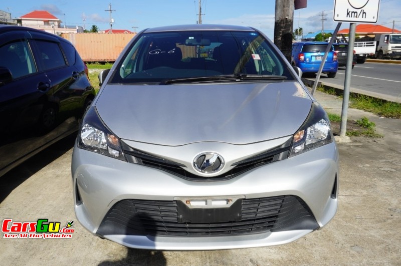 2016 Toyota Vitz image1