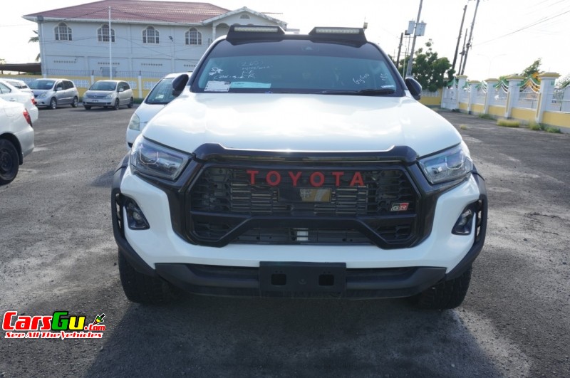 2023 Toyota Hilux image1